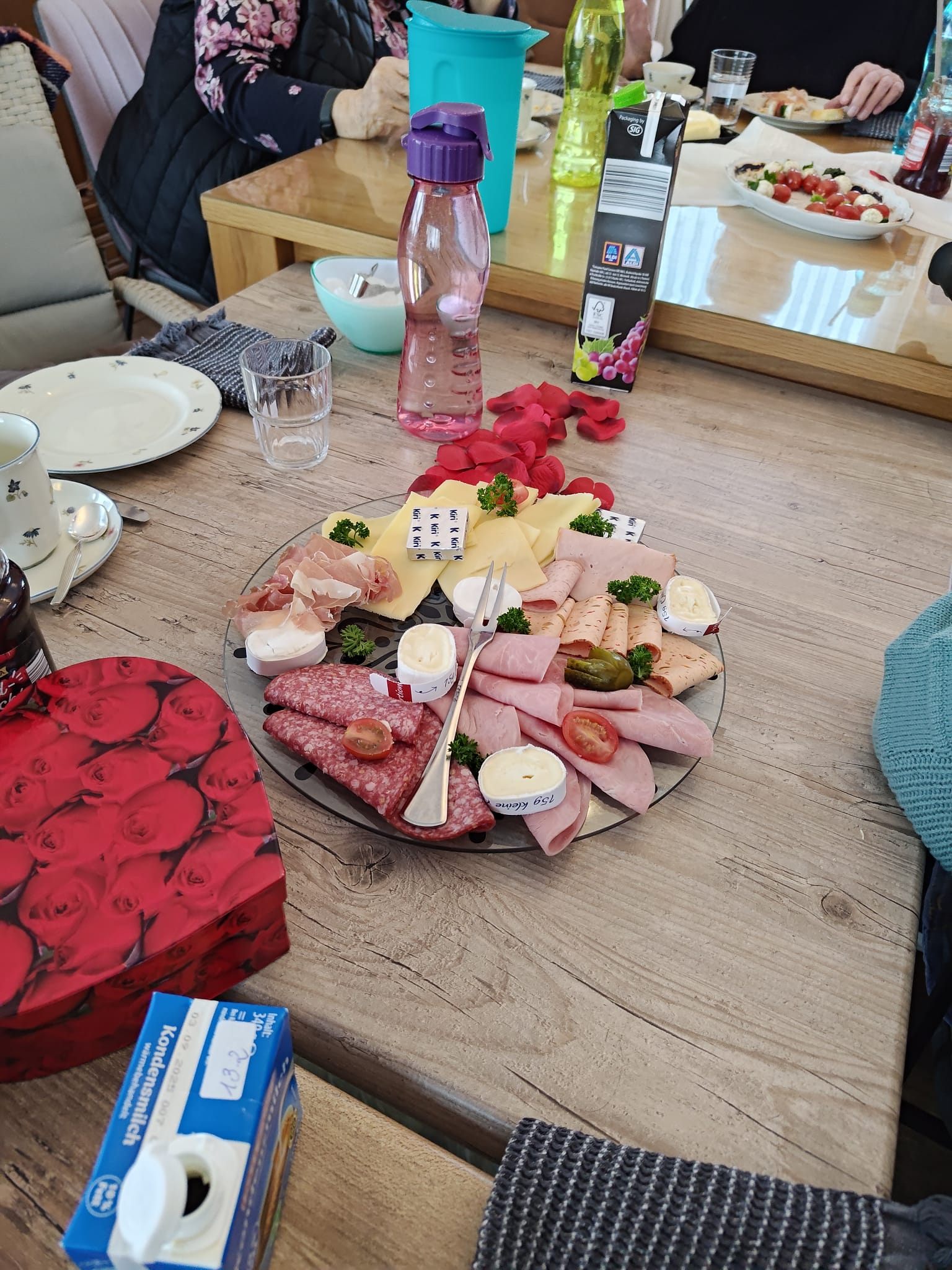 Frühstücksbuffet mit Aufschnitt